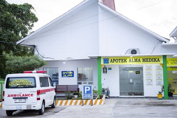 Fasilitas farmasi Alma Medika